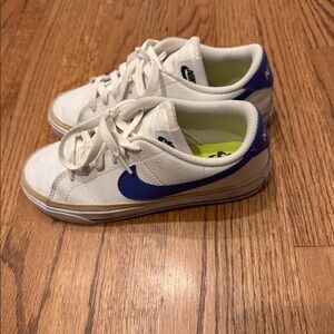 Women's Court Legacy Leather Sneaker